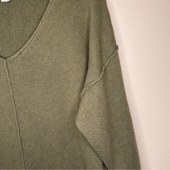 Auden Green V-Neck Sweater Relaxed Fit Green - Picture 2 of 5